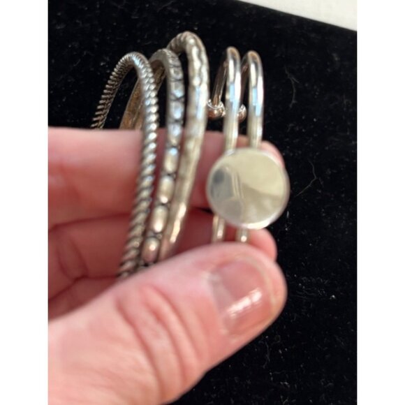 Set Of 4 Silver-Tone Bangles & Cuff Bracelet With Textured & Twisted Designs - Picture 4 of 7
